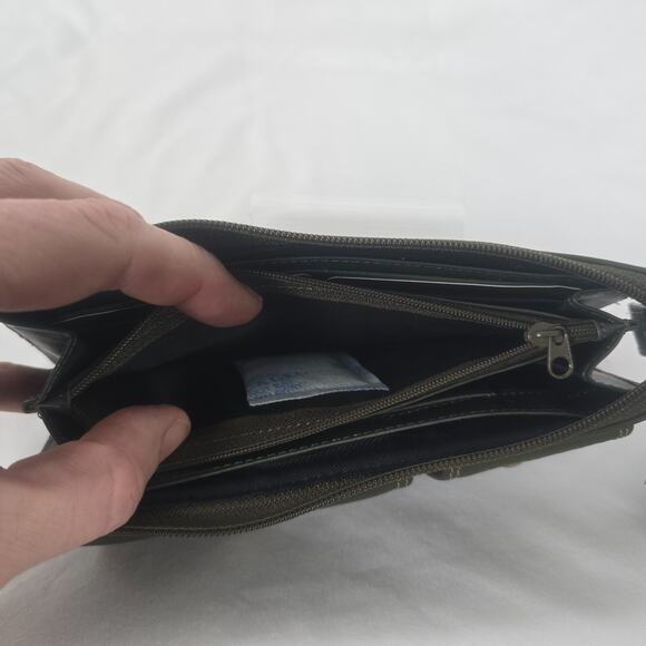 Merona Clutch or Wallet Dark Green 8" x 4" x 2" Zip Closure Snap Pockets NWT - Picture 8 of 16